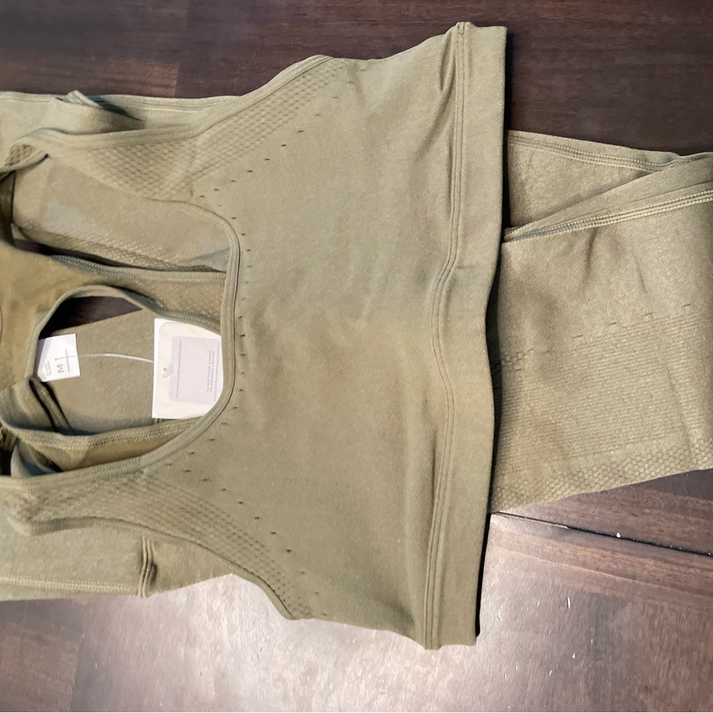 Fabletics Outfit NWT